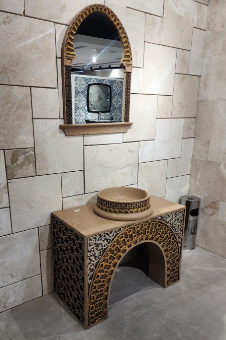 طقم مغسلة شرقية محفورة مع مراي بنفس التصميم