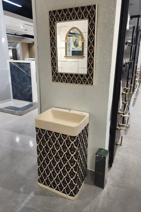 مغسلة تراثية بنقشة عربية – مع مرآة مطابقة