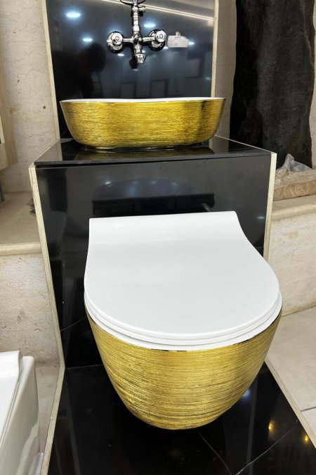 مرحاض تعليق – تشطيب ذهبي مطفي فاخر