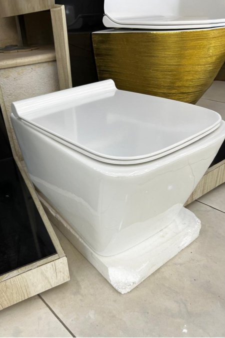 مرحاض تعليق – تصميم عصري أبيض سادة