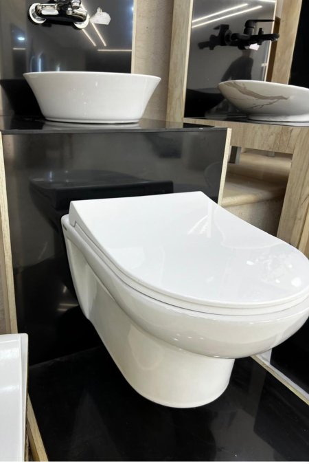 مرحاض تعليق – تصميم أبيض انسيابي