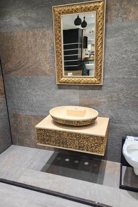 مغسلة معلّقة ديكور عربي ذهبي