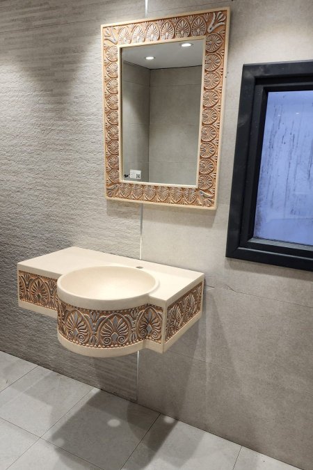 طقم مغسلة سيراميك معلق بالنقش العربي – بيج مزخرف