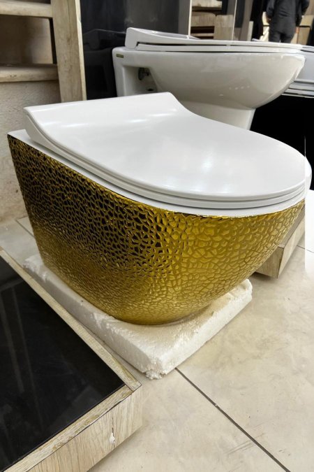 مرحاض تعليق فاخر – تصميم زخرفي ذهبي محفور