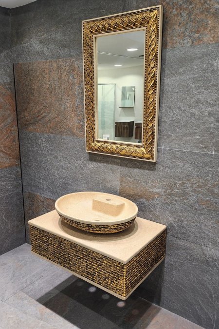 مغسلة فاخرة بنقشة تراثية ذهبية – موديل بيج حجري