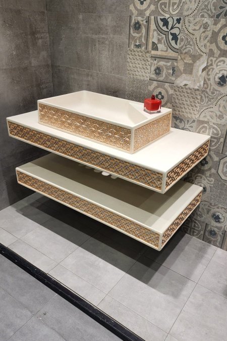 مغسلة جدارية فاخرة بنقشة عربية محفورة – ثلاث طبقات