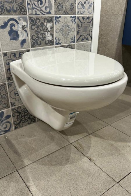 مرحاض مُعلّق كلاسيكي – تصميم عملي وبسيط