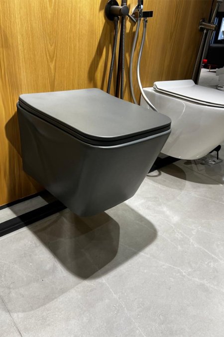 مرحاض جداري – رمادي مطفي (Matte Grey Wall-Hung Toilet)