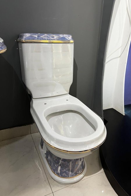 مرحاض الرخام المزخرف