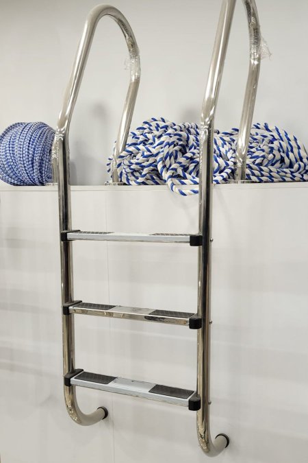 سُلّم مسبح ستانلس ثلاث درجات