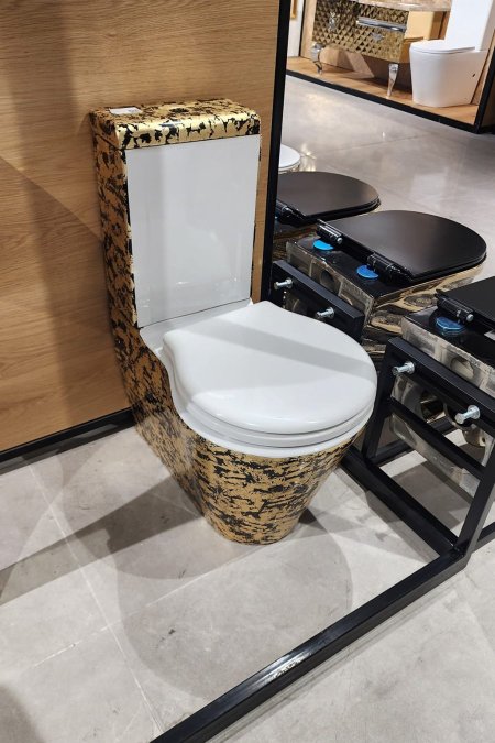 مرحاض الفاخر باللونين الذهبي والأسود – Gold Black Royal Toilet