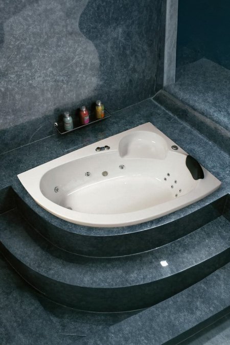 بانيو جاكوزي زاوية بيضاوي مدمج مع مسند رأس ومقعد استرخاء