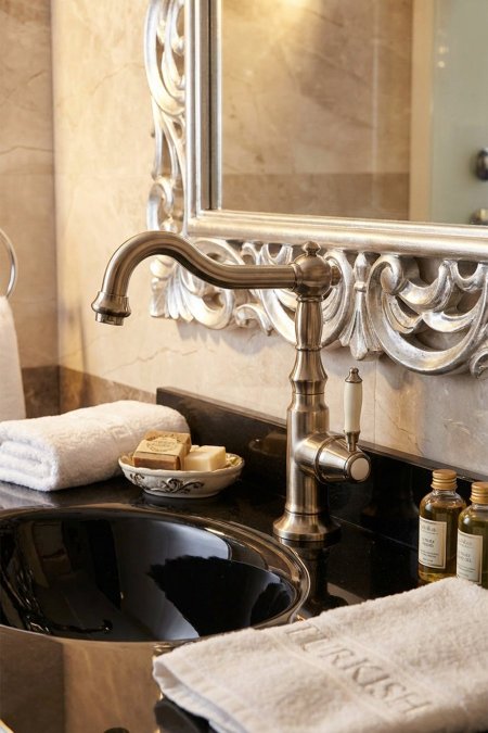 حنفية مغسلة كلاسيكية عالية – لون برونزي