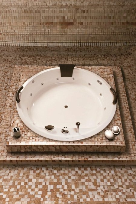 بانيو جاكوزي دائري مدمج – مساج مائي فاخر