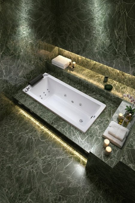 جاكوزي مستطيل مدمج – لون أبيض مع ديكور رخامي أخضر