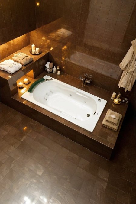 جاكوزي مستطيل مدمج مع مسند أمامي – تشطيب بني دافئ