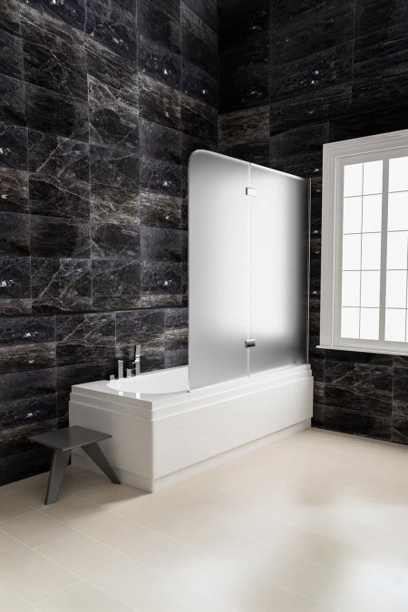 بانيو مستطيل مودرن مع حاجز زجاجي منزلق بلوري