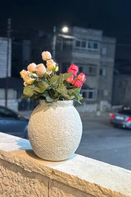 قوار مدوّر أبيض مزخرف (قطعة واحدة)