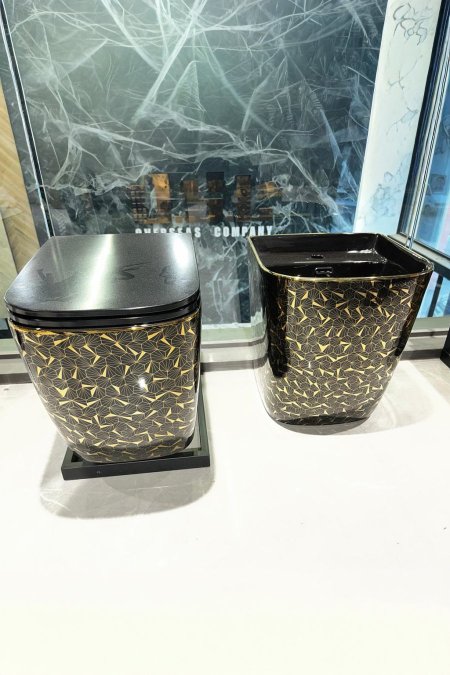 طقم مرحاض ومغسلة أسود بنقشة هندسية ذهبية فاخرة