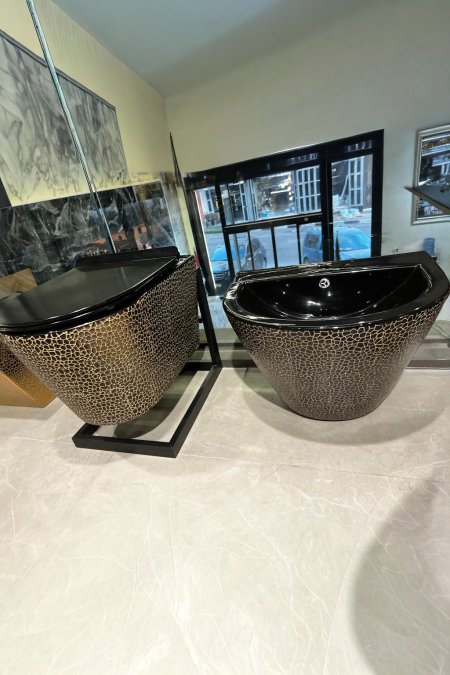 طقم مرحاض ومغسلة أسود بنقشة برونزية فاخرة